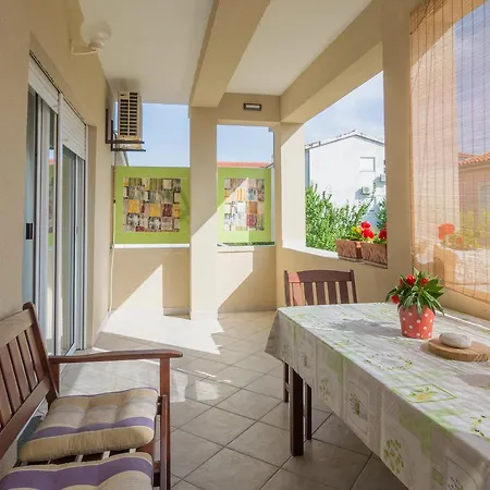 Apartment Pino Zadar
